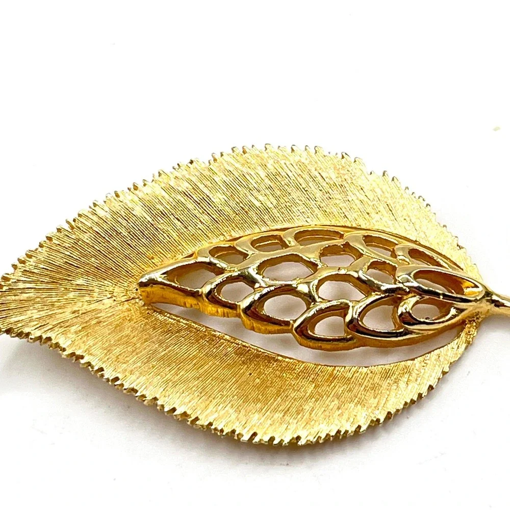 Vintage JJ Jonette Jewelry Gold Tone Textured Leaf Brooch w/ Open Metal Work